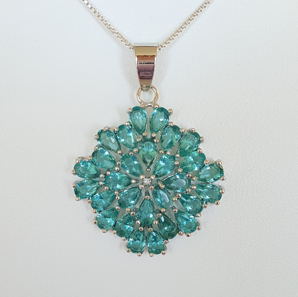 Peacock Green Zircon Pendant - Picture 9 of 12